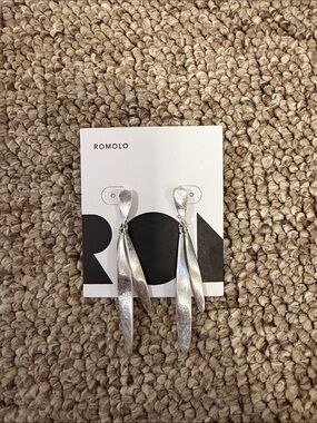 ROMOLO Silver Sculpted Drop Earrings